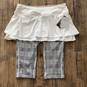 Athleta 2 in 1 Capri skort - size L- NWT